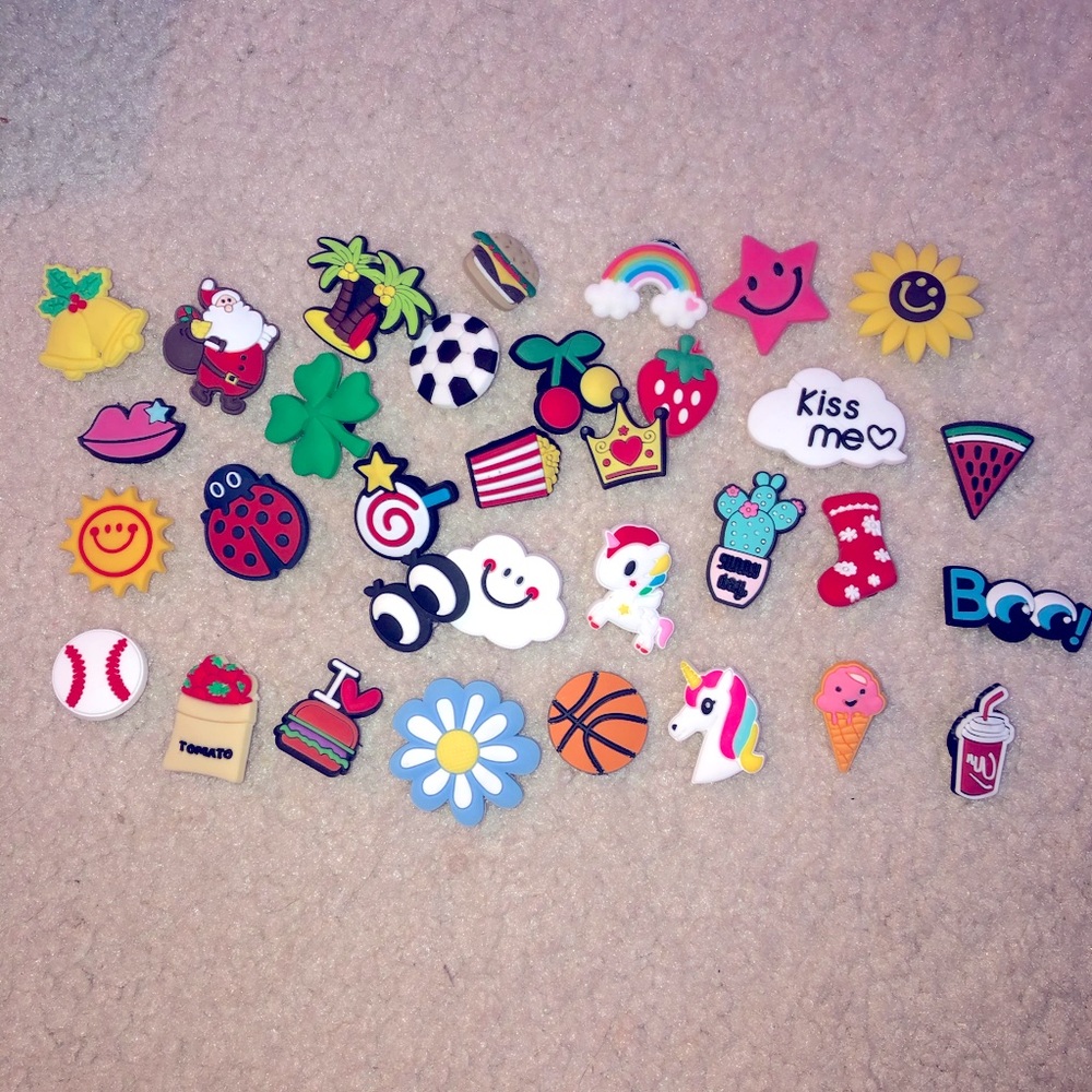 mystery 5 croc charms